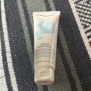 Crème Radiance Exfoliating Cleanser - White and Blue